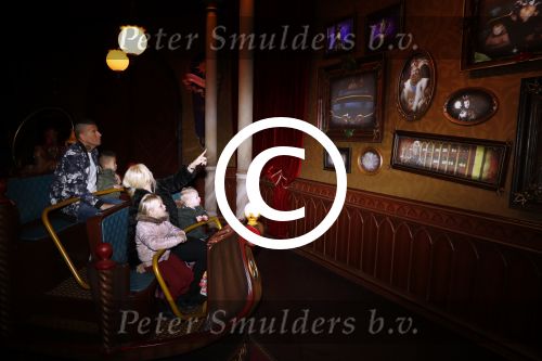 Kaatsheuvel 19 november 2017
Barbie ( Samantha de Jong) in de efteling met haar kinderen en viend Rolf Tangel met zoontje