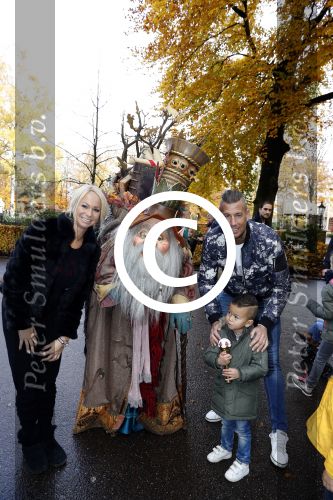 Kaatsheuvel 19 november 2017
Barbie ( Samantha de Jong) in de efteling met haar kinderen en viend Rolf Tangel met zoontje