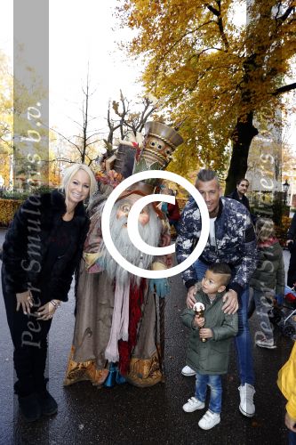Kaatsheuvel 19 november 2017
Barbie ( Samantha de Jong) in de efteling met haar kinderen en viend Rolf Tangel met zoontje
