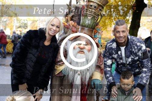 Kaatsheuvel 19 november 2017
Barbie ( Samantha de Jong) in de efteling met haar kinderen en viend Rolf Tangel met zoontje