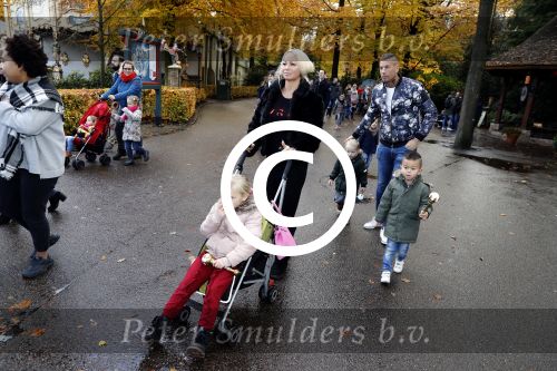 Kaatsheuvel 19 november 2017
Barbie ( Samantha de Jong) in de efteling met haar kinderen en viend Rolf Tangel met zoontje