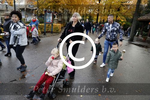 Kaatsheuvel 19 november 2017
Barbie ( Samantha de Jong) in de efteling met haar kinderen en viend Rolf Tangel met zoontje