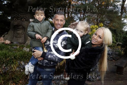 Kaatsheuvel 19 november 2017
Barbie ( Samantha de Jong) in de efteling met haar kinderen en viend Rolf Tangel met zoontje