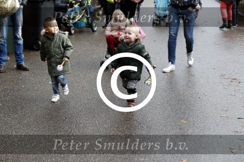 Kaatsheuvel 19 november 2017
Barbie ( Samantha de Jong) in de efteling met haar kinderen en viend Rolf Tangel met zoontje