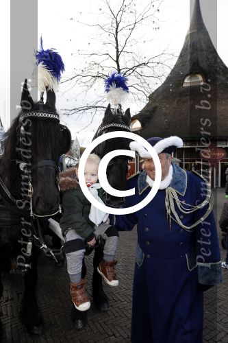 Kaatsheuvel 19 november 2017
Barbie ( Samantha de Jong) in de efteling met haar kinderen en viend Rolf Tangel met zoontje