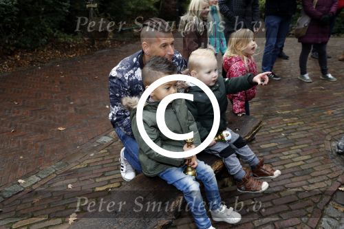 Kaatsheuvel 19 november 2017
Barbie ( Samantha de Jong) in de efteling met haar kinderen en viend Rolf Tangel met zoontje