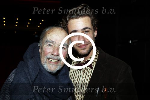 Utrecht 12 december 2017
Premiere Hendrik Groen in schouwburg Utrecht.
De cast bestaat uit Beau Schneider, Mike Weerts, Plien van Bennekom/Cynthia Abma, Myrthe Burger, Rufus Hegeman, Britte Lagcher. Eric Schneider met zoon Beau
