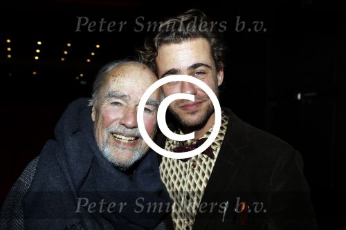 Utrecht 12 december 2017
Premiere Hendrik Groen in schouwburg Utrecht.
De cast bestaat uit Beau Schneider, Mike Weerts, Plien van Bennekom/Cynthia Abma, Myrthe Burger, Rufus Hegeman, Britte Lagcher. Eric Schneider met zoon Beau