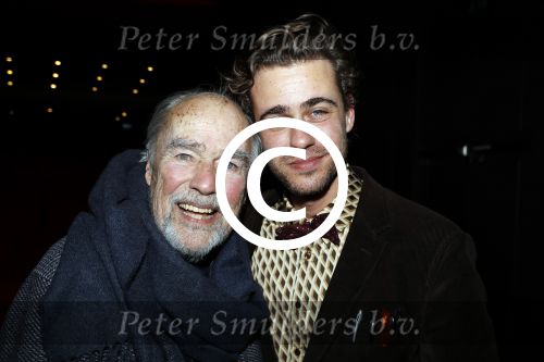 Utrecht 12 december 2017
Premiere Hendrik Groen in schouwburg Utrecht.
De cast bestaat uit Beau Schneider, Mike Weerts, Plien van Bennekom/Cynthia Abma, Myrthe Burger, Rufus Hegeman, Britte Lagcher. Eric Schneider met zoon Beau