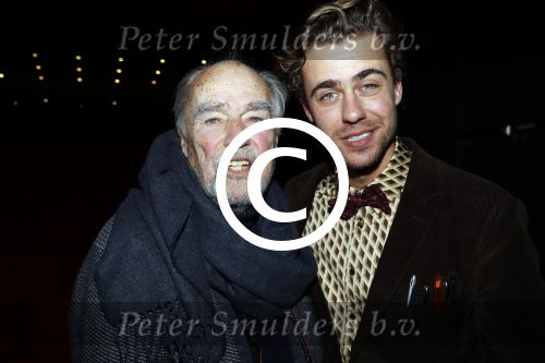 Utrecht 12 december 2017
Premiere Hendrik Groen in schouwburg Utrecht.
De cast bestaat uit Beau Schneider, Mike Weerts, Plien van Bennekom/Cynthia Abma, Myrthe Burger, Rufus Hegeman, Britte Lagcher. Eric Schneider met zoon Beau