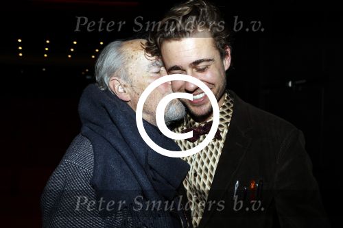 Utrecht 12 december 2017
Premiere Hendrik Groen in schouwburg Utrecht.
De cast bestaat uit Beau Schneider, Mike Weerts, Plien van Bennekom/Cynthia Abma, Myrthe Burger, Rufus Hegeman, Britte Lagcher. Eric Schneider met zoon Beau