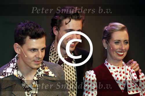 Utrecht 12 december 2017
Premiere Hendrik Groen in schouwburg Utrecht.
De cast bestaat uit Beau Schneider, Mike Weerts, Plien van Bennekom/Cynthia Abma, Myrthe Burger, Rufus Hegeman, Britte Lagcher