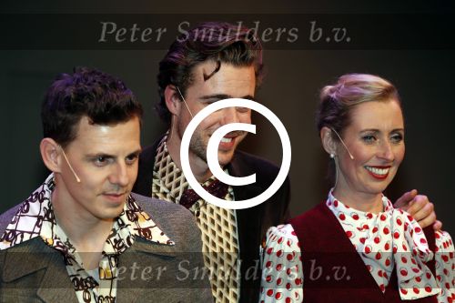 Utrecht 12 december 2017
Premiere Hendrik Groen in schouwburg Utrecht.
De cast bestaat uit Beau Schneider, Mike Weerts, Plien van Bennekom/Cynthia Abma, Myrthe Burger, Rufus Hegeman, Britte Lagcher