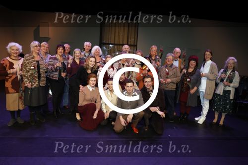 Utrecht 12 december 2017
Premiere Hendrik Groen in schouwburg Utrecht.
De cast bestaat uit Beau Schneider, Mike Weerts, Plien van Bennekom/Cynthia Abma, Myrthe Burger, Rufus Hegeman, Britte Lagcher