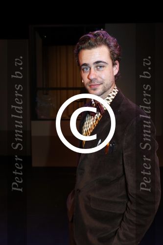 Utrecht 12 december 2017
Premiere Hendrik Groen in schouwburg Utrecht.
De cast bestaat uit Beau Schneider, Mike Weerts, Plien van Bennekom/Cynthia Abma, Myrthe Burger, Rufus Hegeman, Britte Lagcher