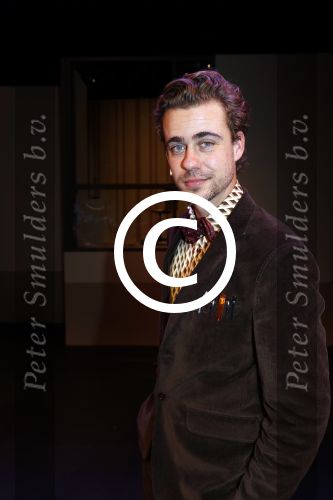 Utrecht 12 december 2017
Premiere Hendrik Groen in schouwburg Utrecht.
De cast bestaat uit Beau Schneider, Mike Weerts, Plien van Bennekom/Cynthia Abma, Myrthe Burger, Rufus Hegeman, Britte Lagcher