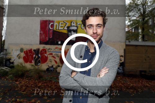 Amsterdam 21 november 2017
De perspresentatie van het toneelstuk Hendrik Groen in Amsterdam met als cast Rufus Hegeman, Cynthia Abma, Mike Weerts, Myrthe Burger, Beau Schneider, Britte Lagcher en Plien van Bennekom