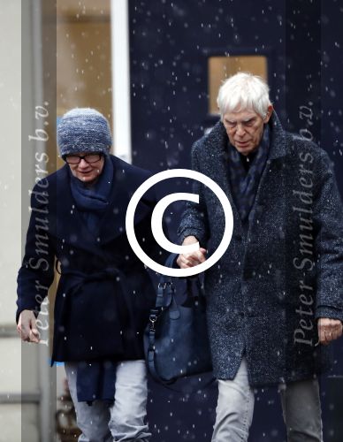 Maarssen 9 december 2017
Berend Boudewijn haalt zijn partrnber Martine Bijl op bij schoonheidssalon.