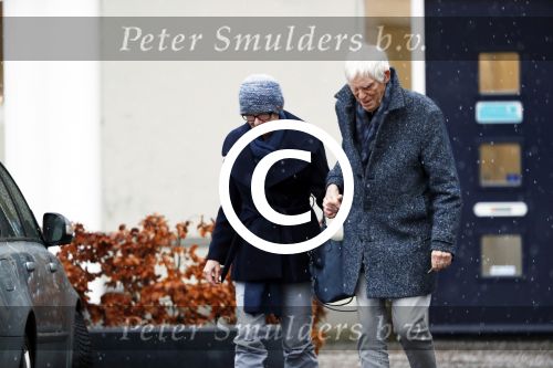 Maarssen 9 december 2017
Berend Boudewijn haalt zijn partrnber Martine Bijl op bij schoonheidssalon.