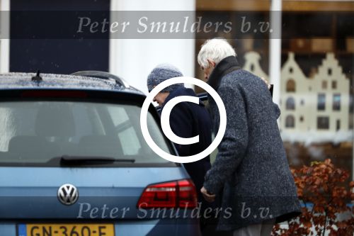 Maarssen 9 december 2017
Berend Boudewijn haalt zijn partrnber Martine Bijl op bij schoonheidssalon.