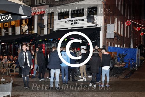 Amsterdam 16 november 2017 
Drukte bij een bitcoin apparaat
