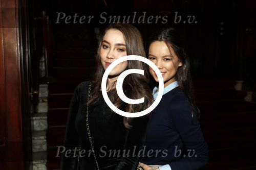 Amsterdam 3 december 2017
Premiere Familie Slim in Tuschinski.
Dochters Brutale meiden Jennifer de Jong en Tatum Dagelet