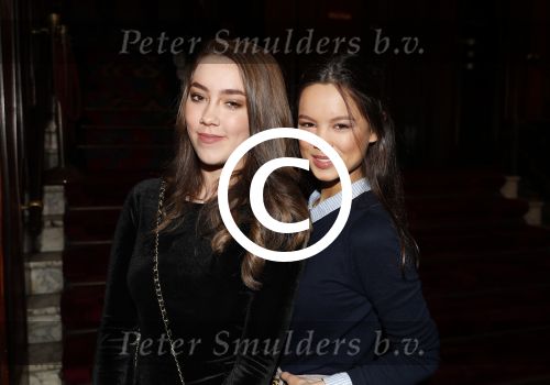 Amsterdam 3 december 2017
Premiere Familie Slim in Tuschinski.
Dochters Brutale meiden Jennifer de Jong en Tatum Dagelet