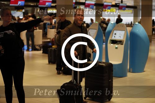Schiphol 19 november 2017
Gordon vertrekt vanaf schiphol naar Kaapstad om daar te trouwen voor zijn tv progamma \