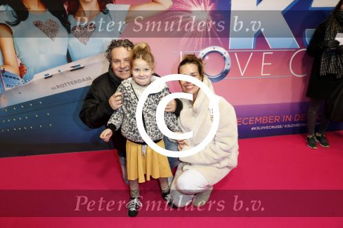 Amsterdam 10 december 2017
Premiere K3 in Tuschinski. Dirk Zeelenberg met vrouw en dochter