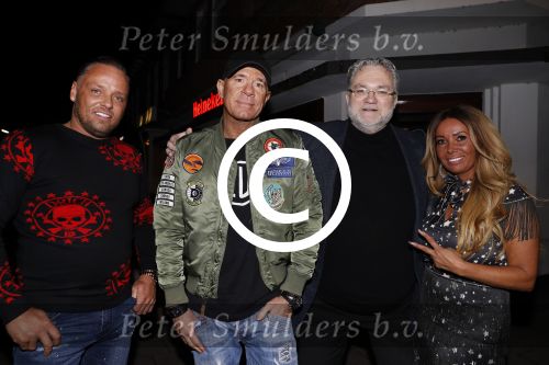 Den Bosch 24 november 2017
Uitreiking cd Michael v d Plas en Bianca. Dj Jean reikt hem uit.