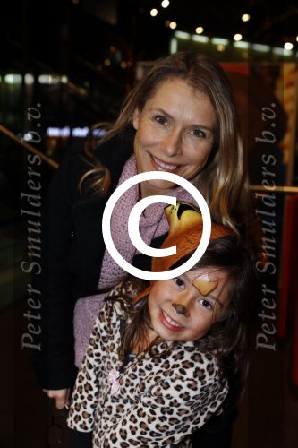 Amsterdam 6 december 2017
Premiere Paddington in Pathe Arena. Elle v Rijn met dochter e vriendinntjes