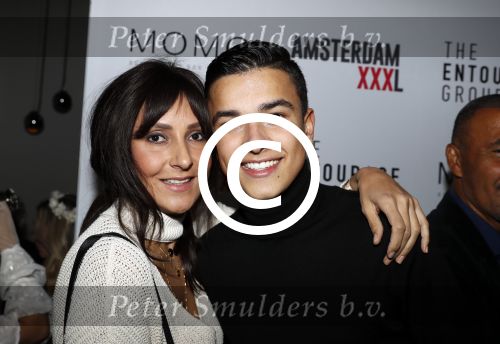 Amsterdam 28 november 2017
Presentatie Amsterdam XXXL in Momo\'s. Het magazine wordt uitgegeven door Mark Teurlings. Ruud Gullit met zijn vriendin Karin de Rooy ( haar zoon ) en zijn dochter Felicity