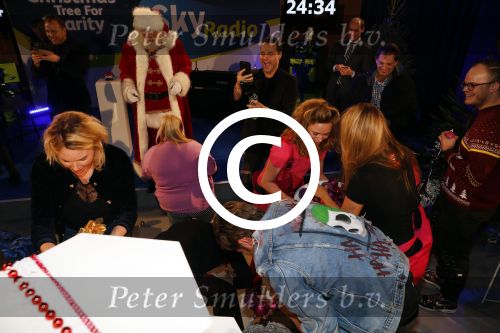 Amsterdam 6 december 2017  
Nicolette Kluijver, Jamai Loman, Fred van Leer, Katja Schuurman, Freek van Noortwijk, Tim Douwsma, Levi van Kempen, Pip Pellens, Mascha Feoktistova, Gregor van Vlierden, Kees Tol, Toprak Yalciner, Esmee van Kempen, Sarah Chronis, Marlijn Weerdenburg, Vajen van den Bosch, Tommie Christiaan en Sanne Vogel tijdens Sky Radio Christmas Tree For Charity in het studenthotel.