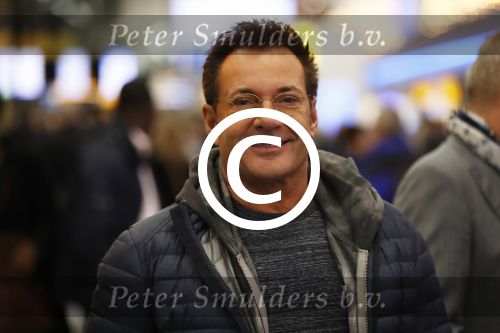 Schiphol 19 november 2017
Gordon vertrekt vanaf schiphol naar Kaapstad om daar te trouwen voor zijn tv progamma \