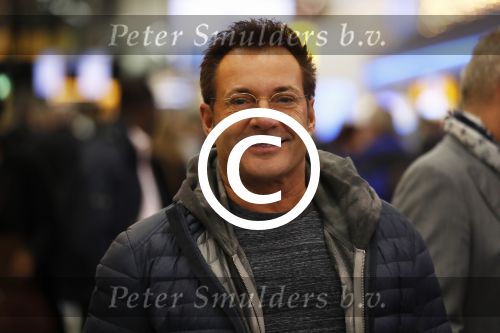 Schiphol 19 november 2017
Gordon vertrekt vanaf schiphol naar Kaapstad om daar te trouwen voor zijn tv progamma \