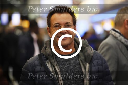Schiphol 19 november 2017
Gordon vertrekt vanaf schiphol naar Kaapstad om daar te trouwen voor zijn tv progamma \