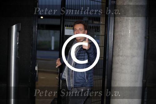 Schiphol 19 november 2017
Gordon vertrekt vanaf schiphol naar Kaapstad om daar te trouwen voor zijn tv progamma \
