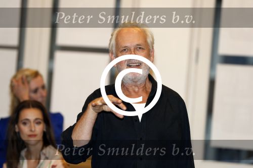 Amsterdam 21 november 2017
De perspresentatie van het toneelstuk Hendrik Groen in Amsterdam met als cast Rufus Hegeman, Cynthia Abma, Mike Weerts, Myrthe Burger, Beau Schneider, Britte Lagcher en Plien van Bennekom . Gijs de Lange