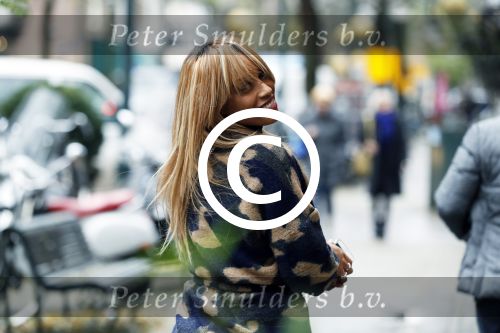 Amsterdam 21 november 2017 
Glennis Grace met een kennis na een lunch in Amsterdam zuid.