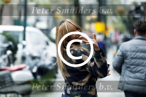 Amsterdam 21 november 2017 
Glennis Grace met een kennis na een lunch in Amsterdam zuid.