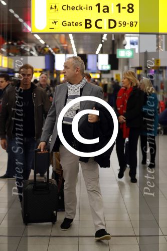 Schiphol 19 november 2017
Gordon vertrekt vanaf schiphol naar Kaapstad om daar te trouwen voor zijn tv progamma \