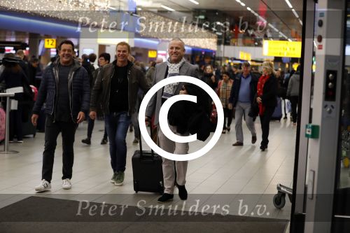 Schiphol 19 november 2017
Gordon vertrekt vanaf schiphol naar Kaapstad om daar te trouwen voor zijn tv progamma \
