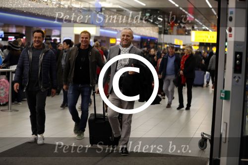 Schiphol 19 november 2017
Gordon vertrekt vanaf schiphol naar Kaapstad om daar te trouwen voor zijn tv progamma \