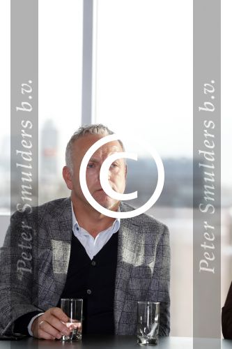 Amsterdam 12 december 2017
Presentatie All Mixed upthe challenge  tbv stichting Alzheimer
Aanwezig Gordon Jurgen Raymann Tineke Schouten Sipke Jan Bousema en Bergit Lewis