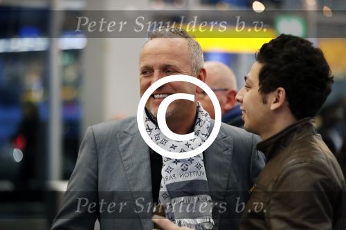 Schiphol 19 november 2017
Gordon vertrekt vanaf schiphol naar Kaapstad om daar te trouwen voor zijn tv progamma \