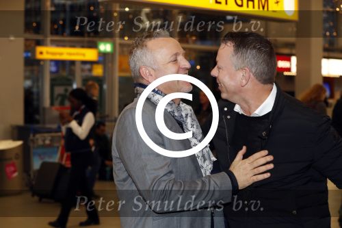 Schiphol 19 november 2017
Gordon vertrekt vanaf schiphol naar Kaapstad om daar te trouwen voor zijn tv progamma \