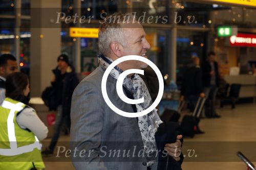 Schiphol 19 november 2017
Gordon vertrekt vanaf schiphol naar Kaapstad om daar te trouwen voor zijn tv progamma \