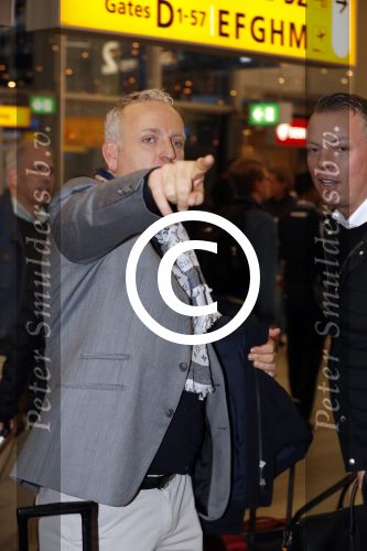 Schiphol 19 november 2017
Gordon vertrekt vanaf schiphol naar Kaapstad om daar te trouwen voor zijn tv progamma \