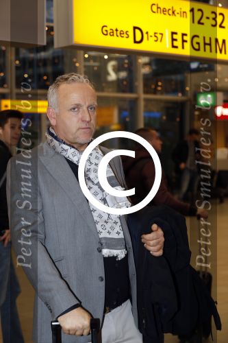 Schiphol 19 november 2017
Gordon vertrekt vanaf schiphol naar Kaapstad om daar te trouwen voor zijn tv progamma \