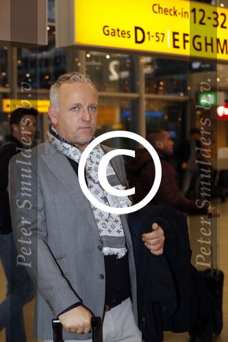 Schiphol 19 november 2017
Gordon vertrekt vanaf schiphol naar Kaapstad om daar te trouwen voor zijn tv progamma \